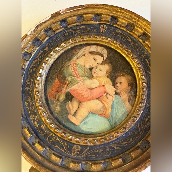 Round Florentine Frame - Picture 6 of 10